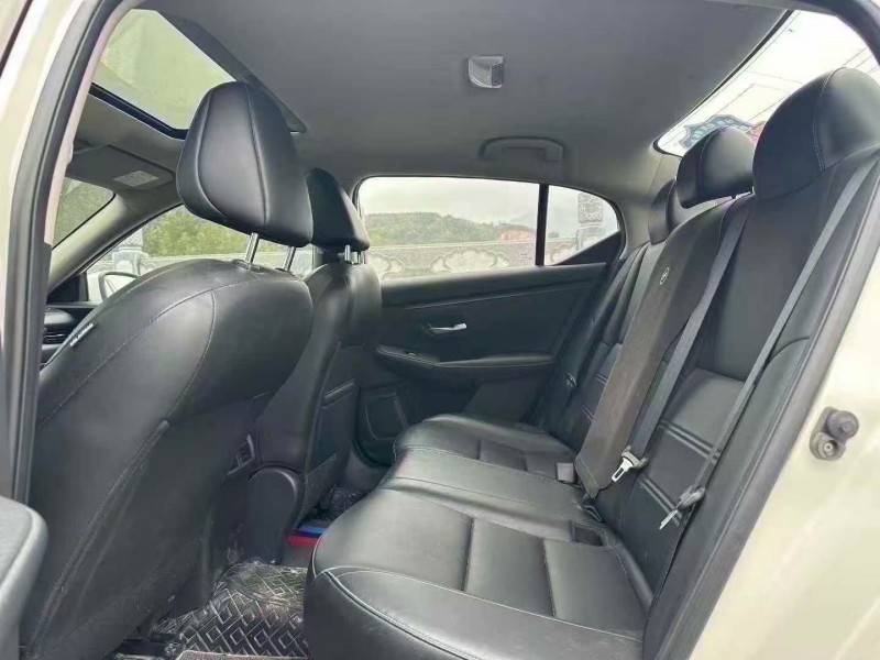 青岛20年日产轩逸3