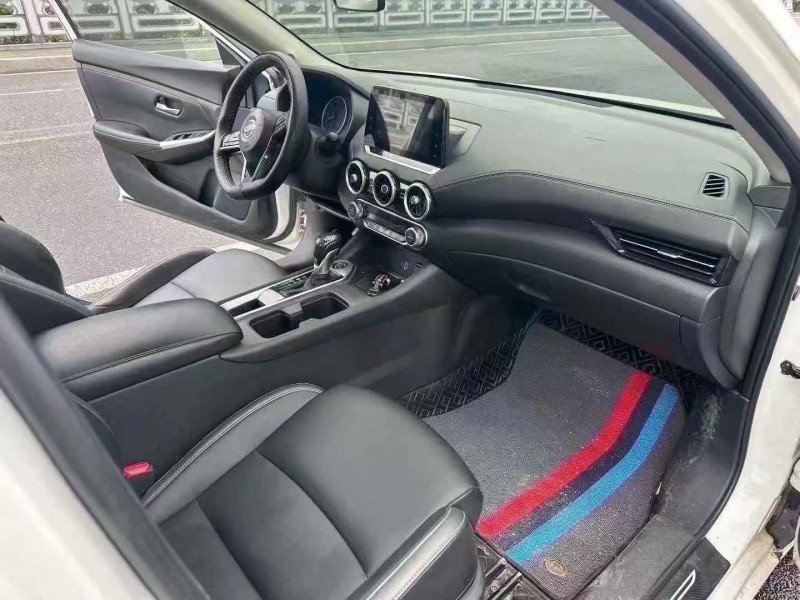 青岛20年日产轩逸5