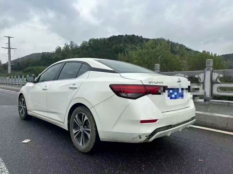 青岛20年日产轩逸8