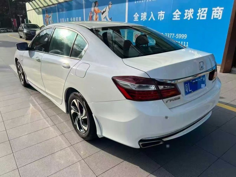 深圳17年本田雅阁8