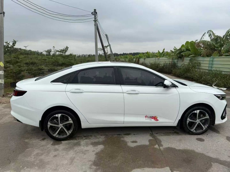 中山22年吉利帝豪3