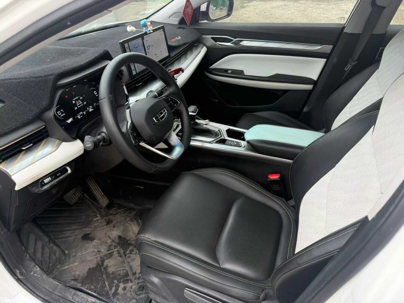 中山22年吉利帝豪9