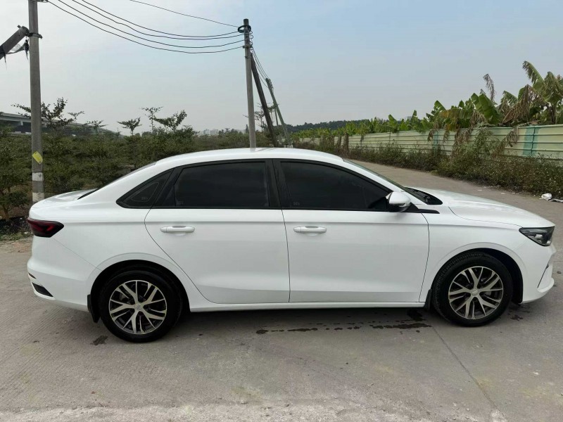 中山23年吉利帝豪3