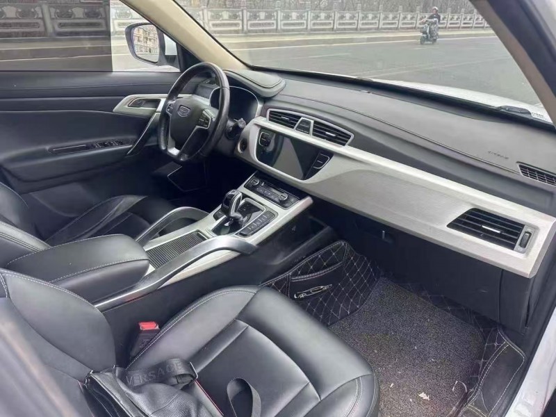 青岛19年吉利博越3