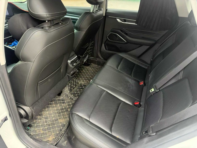 中山23年吉利帝豪8