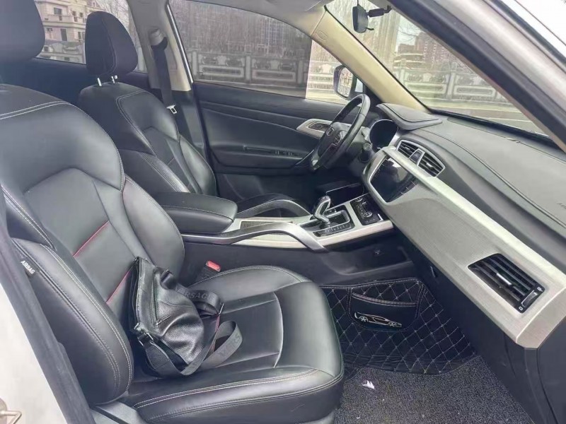 青岛19年吉利博越4