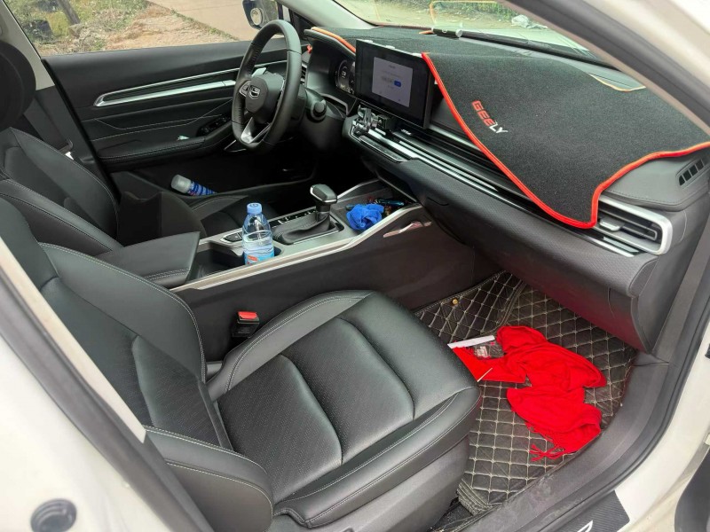 中山23年吉利帝豪9