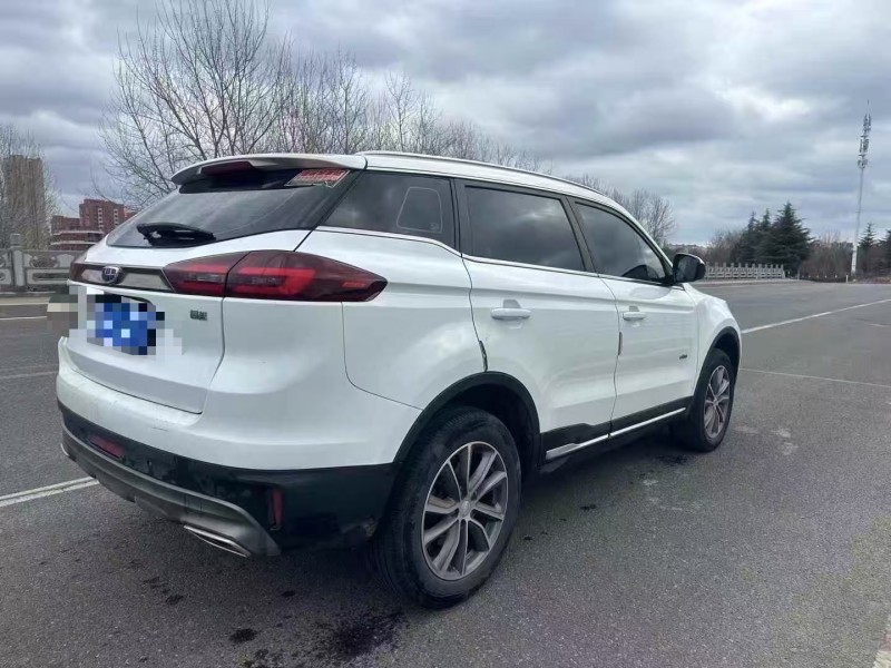 青岛19年吉利博越8