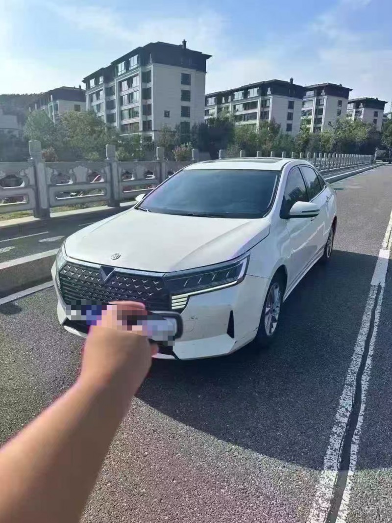 青岛22年启辰D602