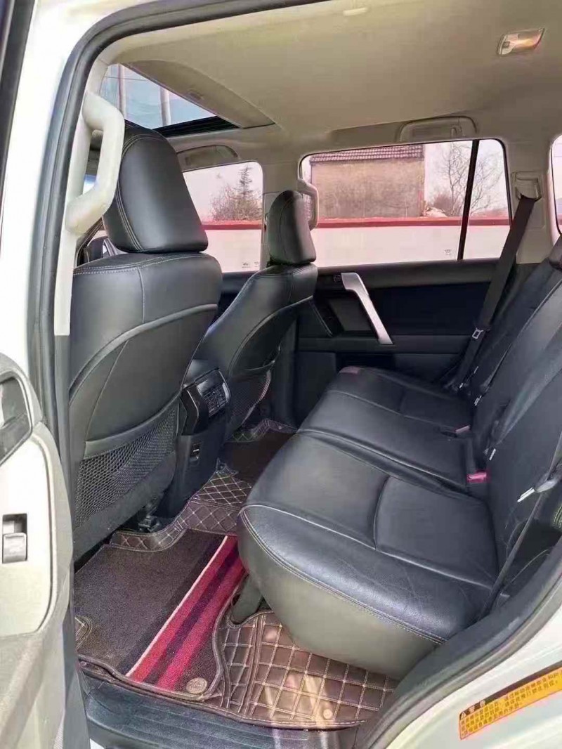 青岛17年丰田普拉多5