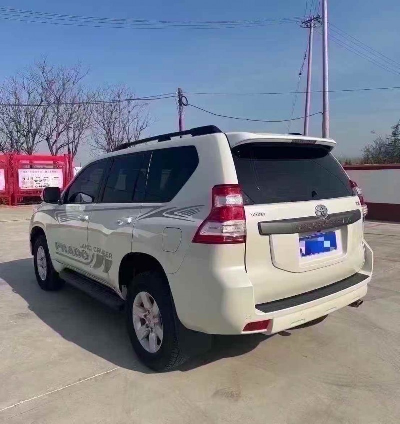 青岛17年丰田普拉多8