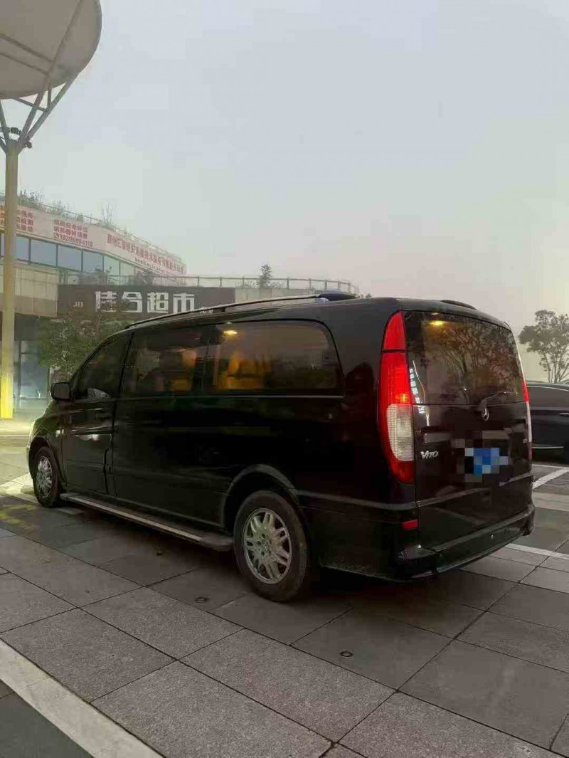 毕节15年奔驰威霆7