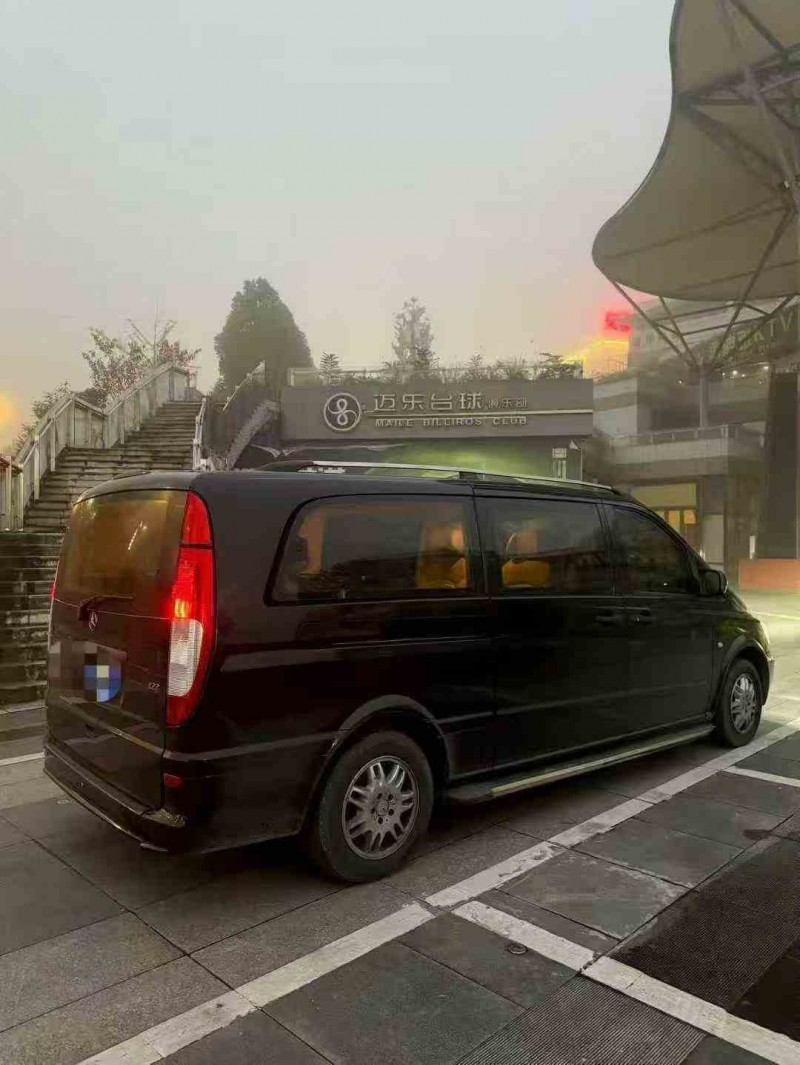 毕节15年奔驰威霆8