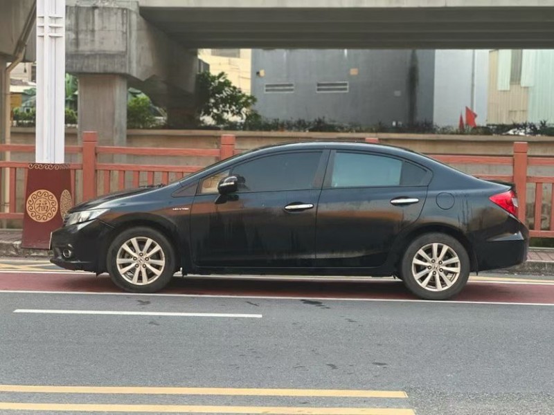 东莞13年本田思域5