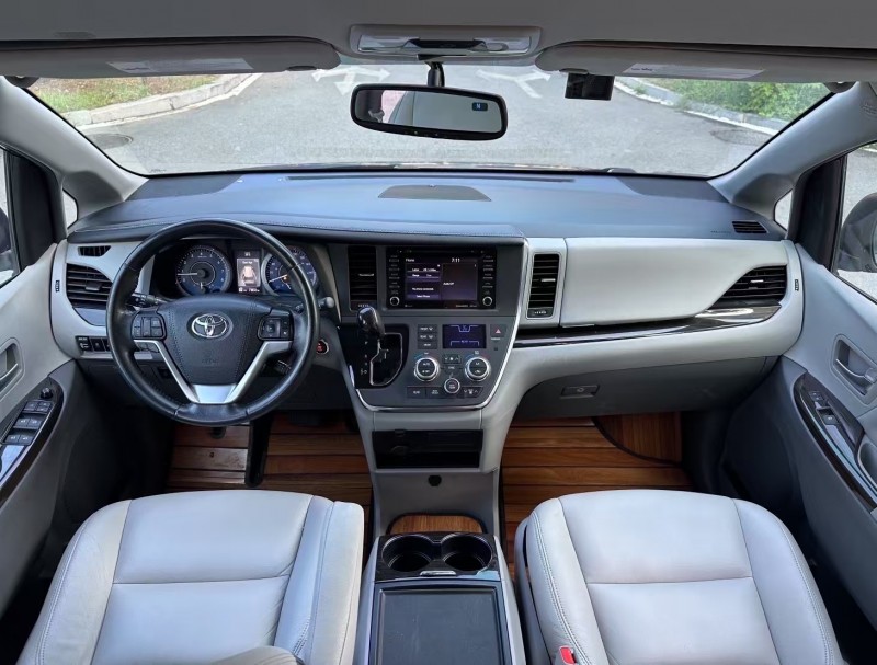 青岛19年丰田塞纳6