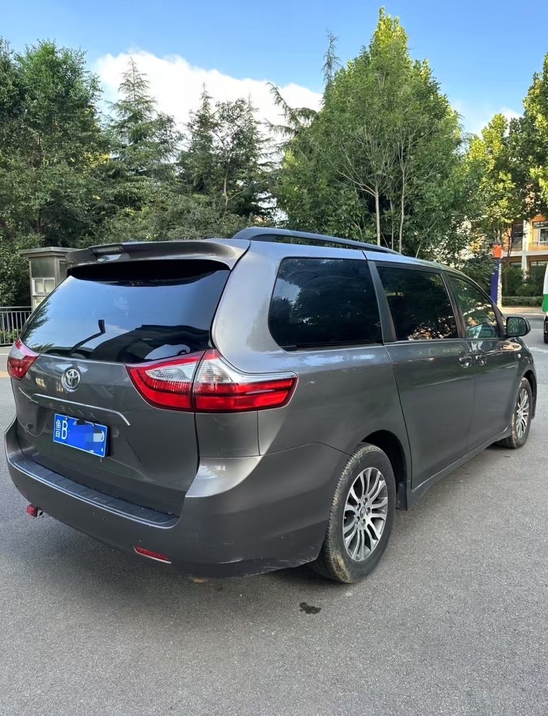 青岛19年丰田塞纳7