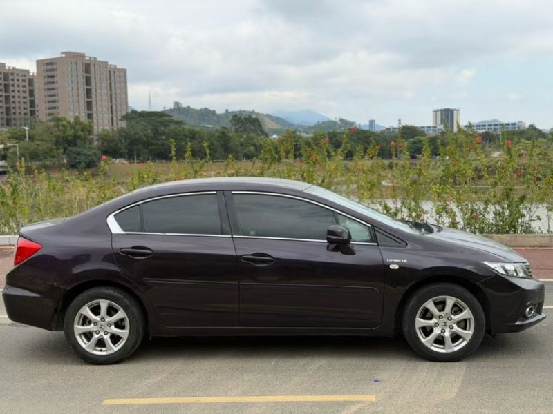 东莞13年本田思域7