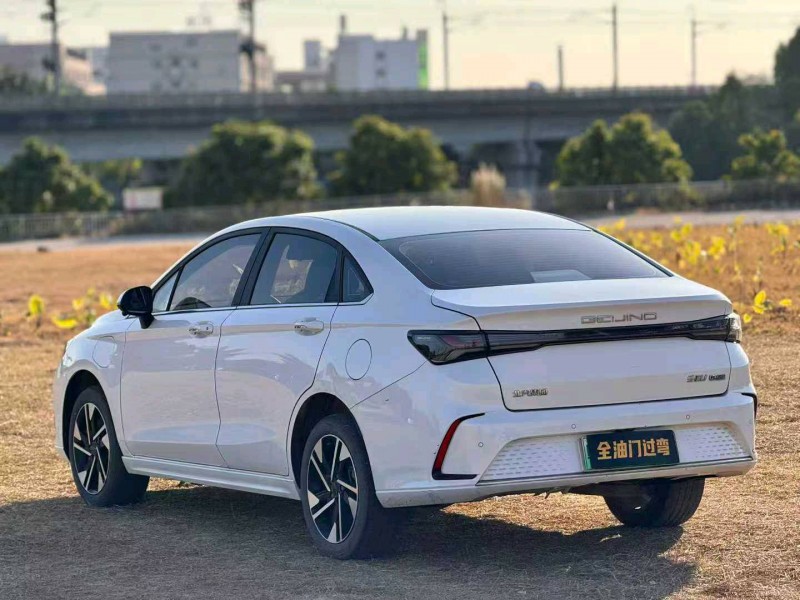 中山23年北汽新能源EU系列4