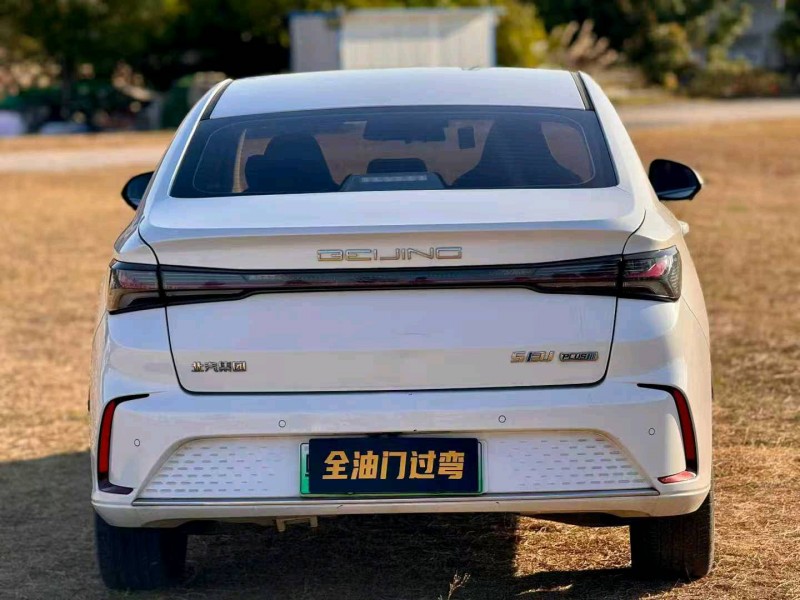 中山23年北汽新能源EU系列5