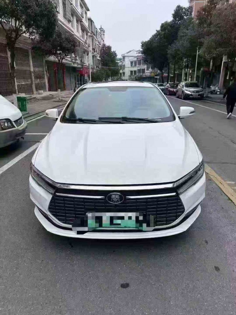 张家界23年比亚迪秦1