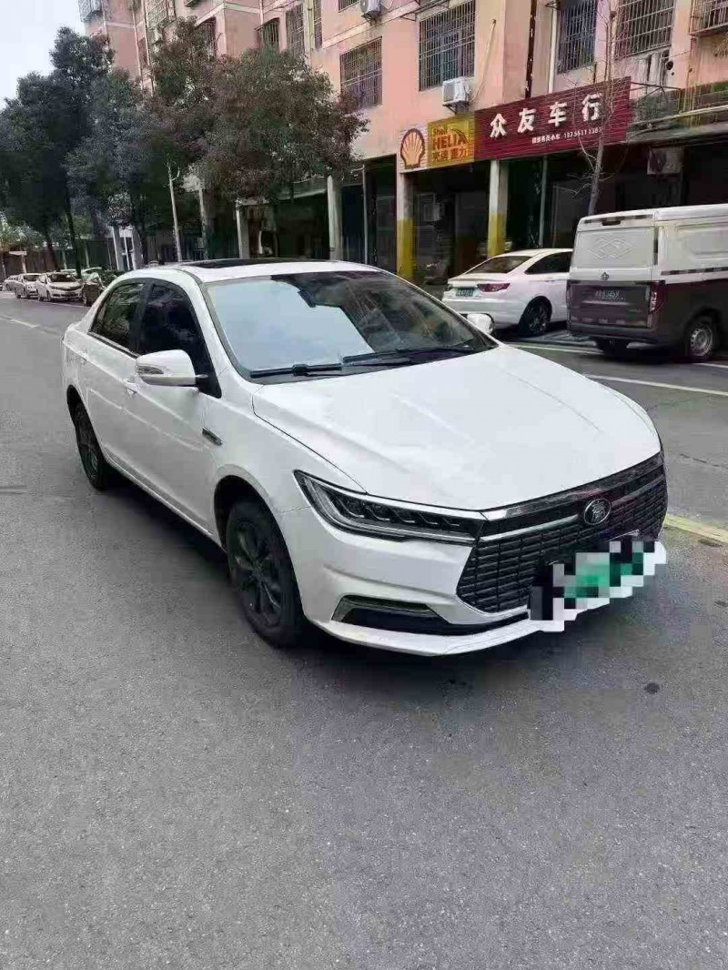 张家界23年比亚迪秦3