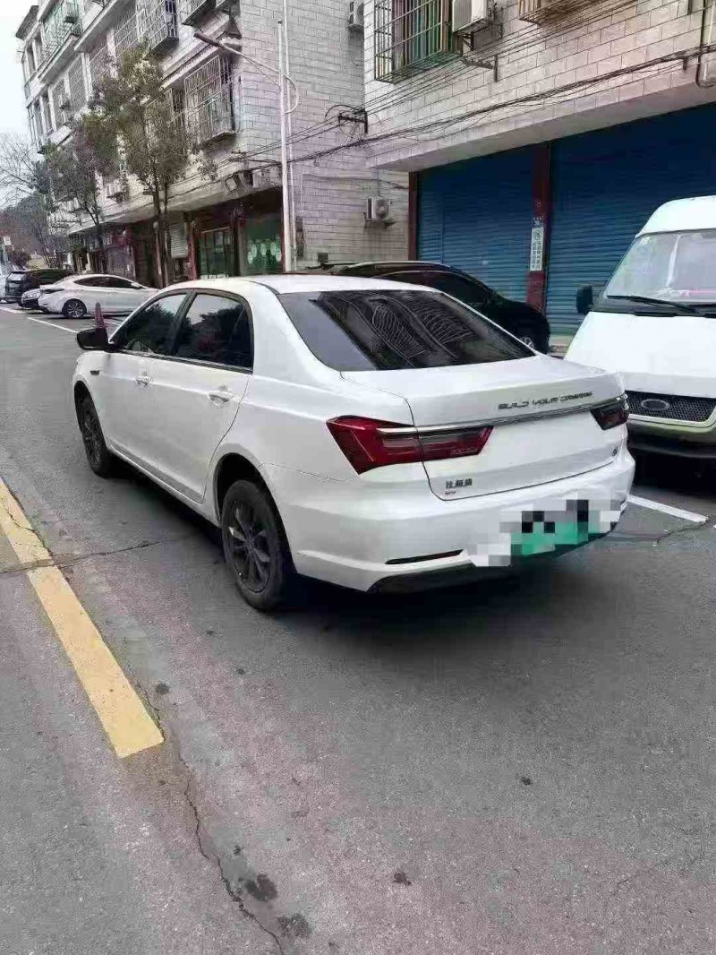 张家界23年比亚迪秦5