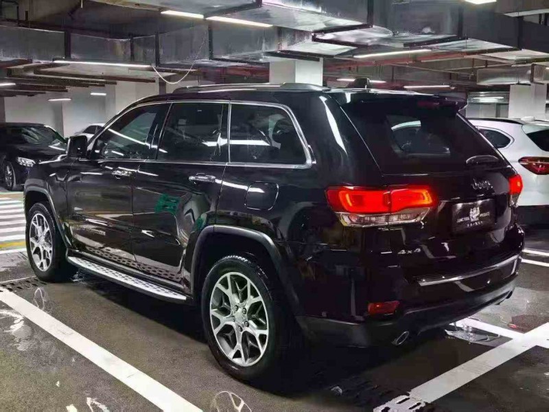 安顺21年Jeep大切诺基2