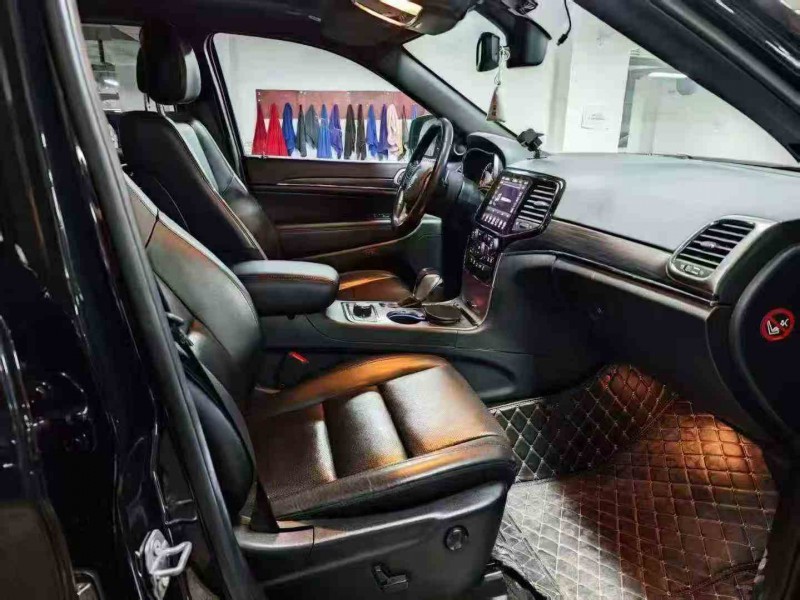 安顺21年Jeep大切诺基5