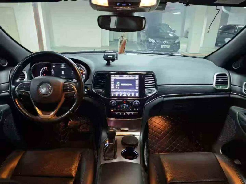 安顺21年Jeep大切诺基6