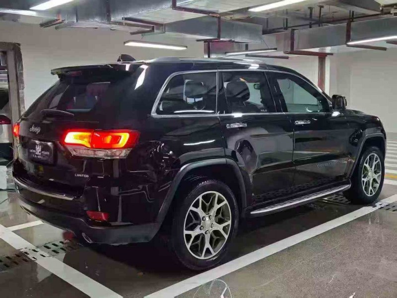 安顺21年Jeep大切诺基8