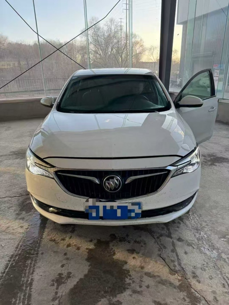 青岛18年别克英朗1