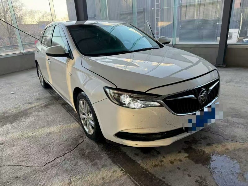 青岛18年别克英朗2