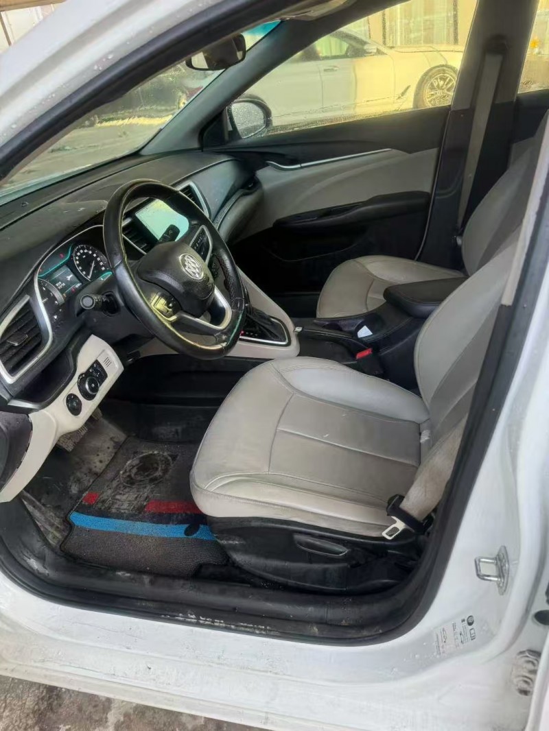 青岛18年别克英朗6