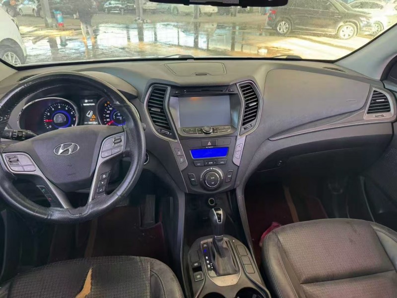 青岛15年现代新胜达5