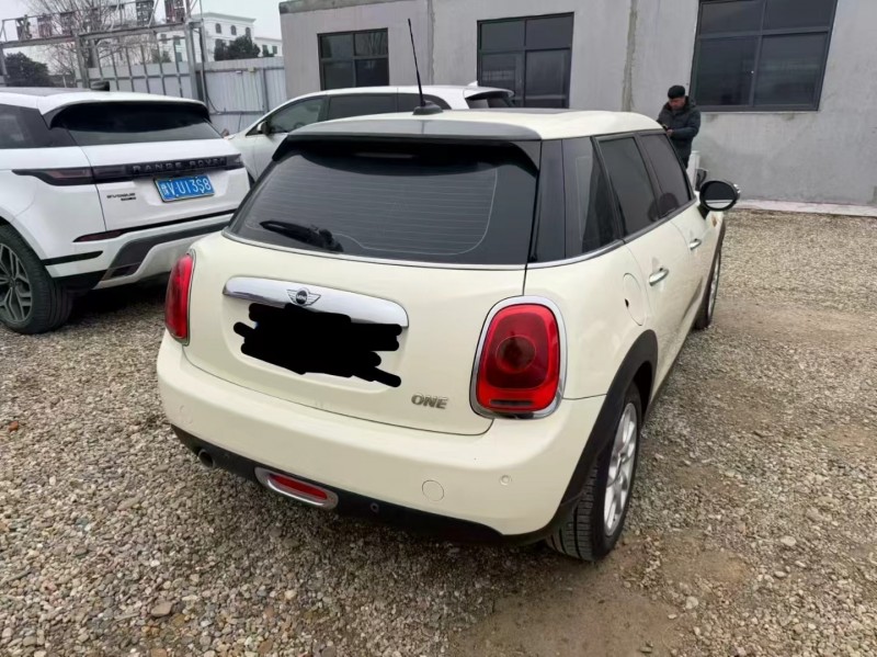 安阳18年宝马迷你4