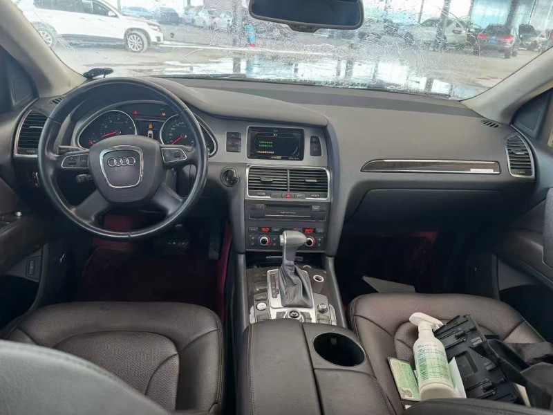 青岛11年奥迪Q76