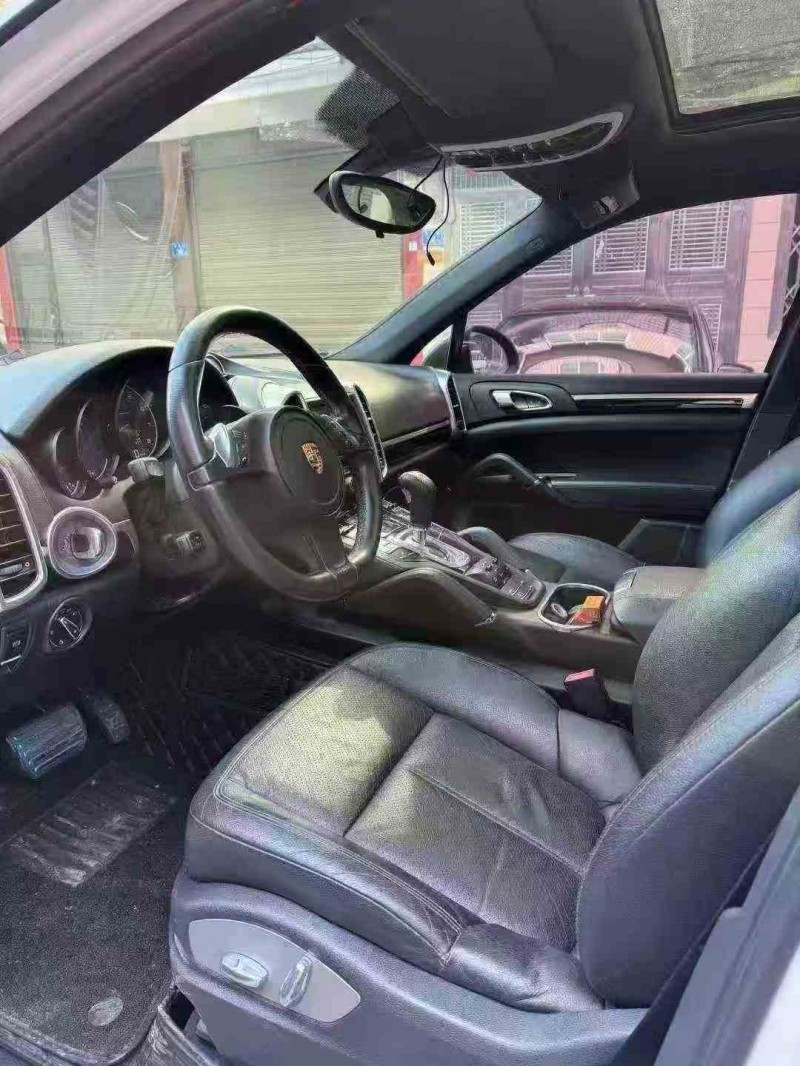 张家界14年保时捷卡宴4