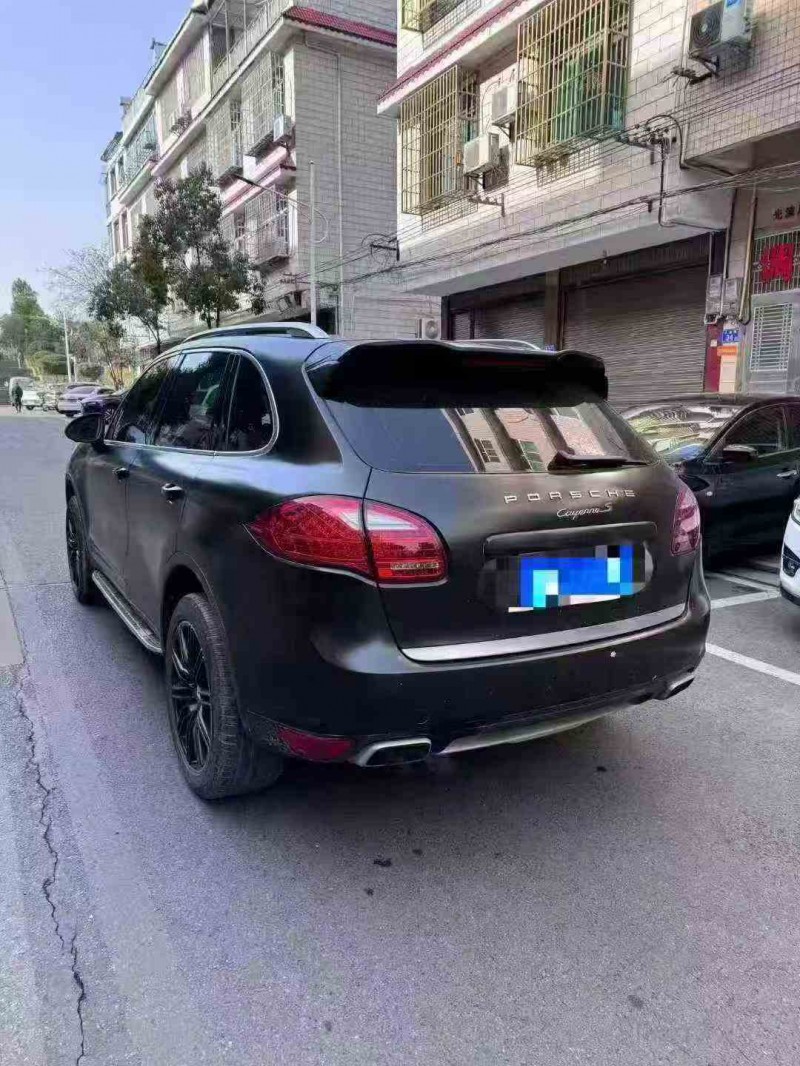 张家界14年保时捷卡宴8