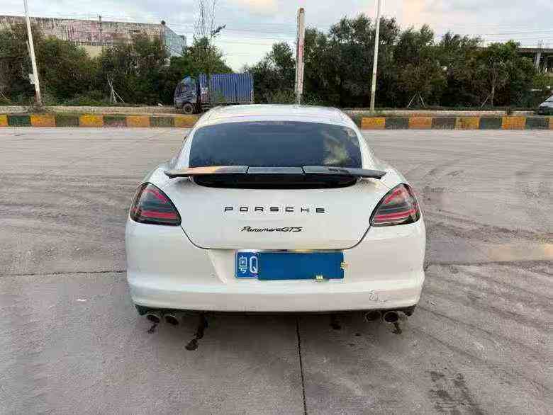 江门12年保时捷帕拉梅拉9