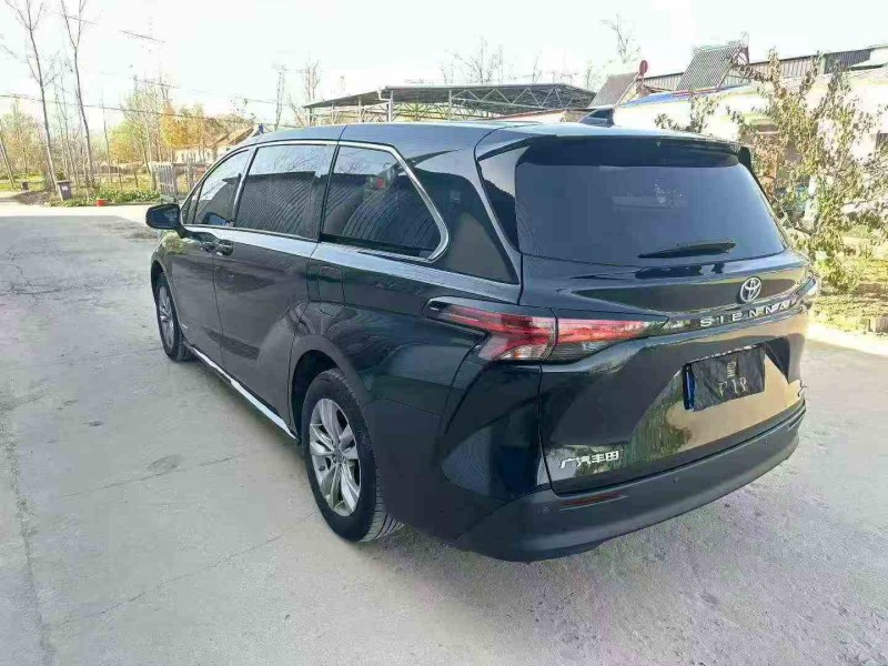 徐州23年丰田塞纳8