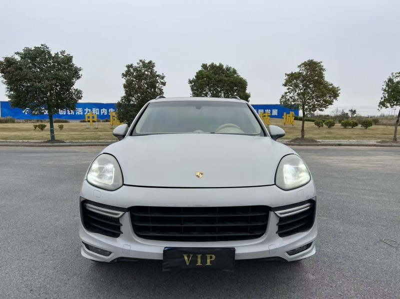 盐城15年保时捷卡宴1