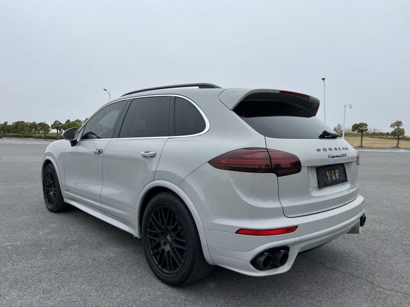 盐城15年保时捷卡宴9