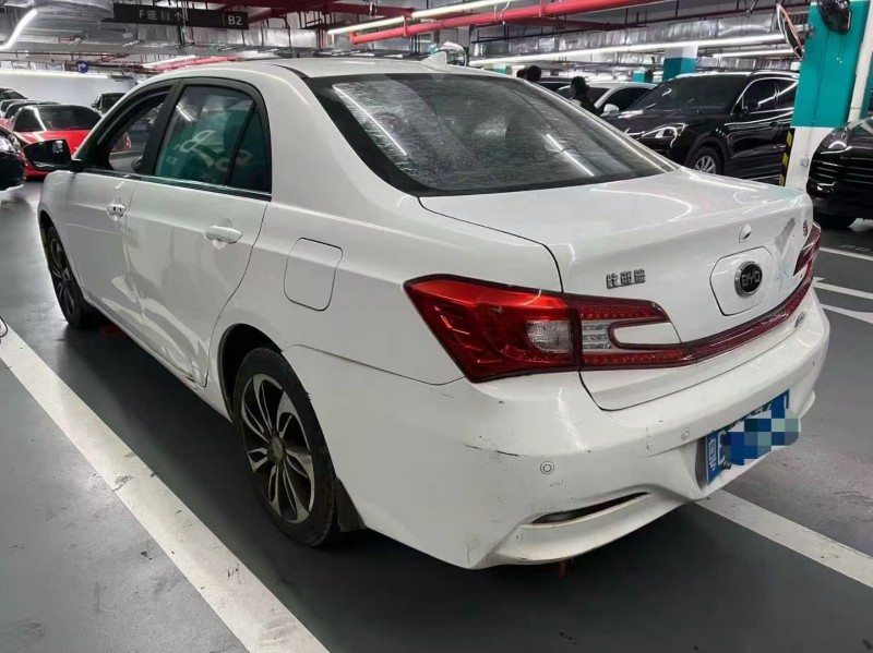 深圳16年比亚迪秦3