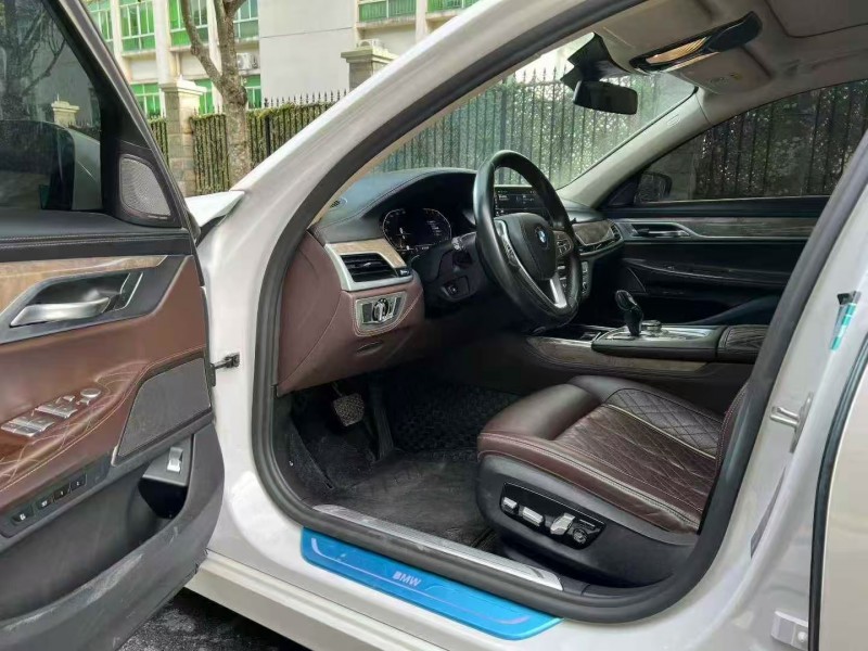 深圳20年宝马7系3