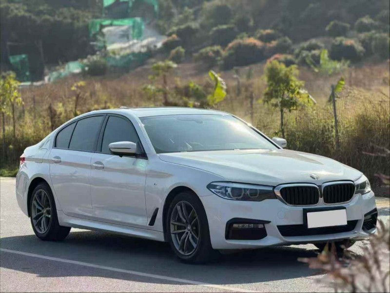 广州17年宝马5系3