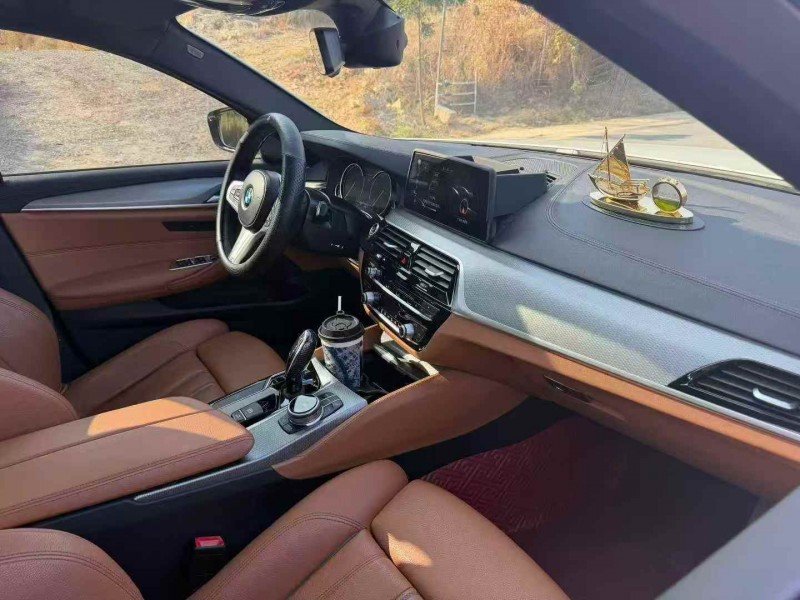 广州17年宝马5系8