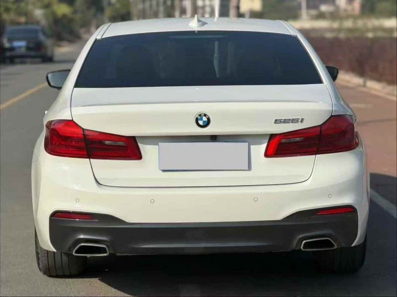 广州17年宝马5系9