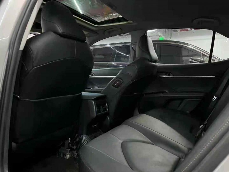 广州22年丰田凯美瑞4