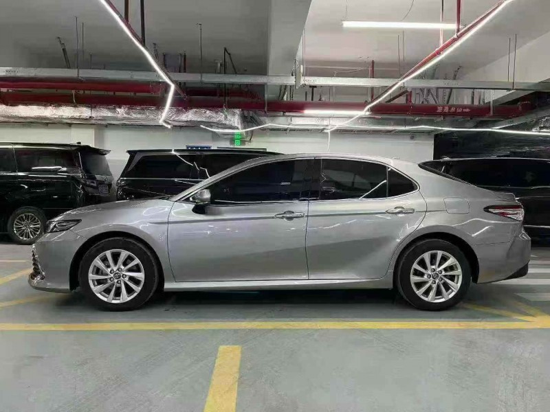 广州22年丰田凯美瑞7