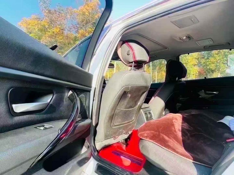 济宁17年宝马3系6